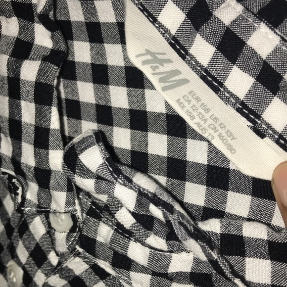 Cute H&M button up shirt (long) from Switzerland! - Picture 2 of 3